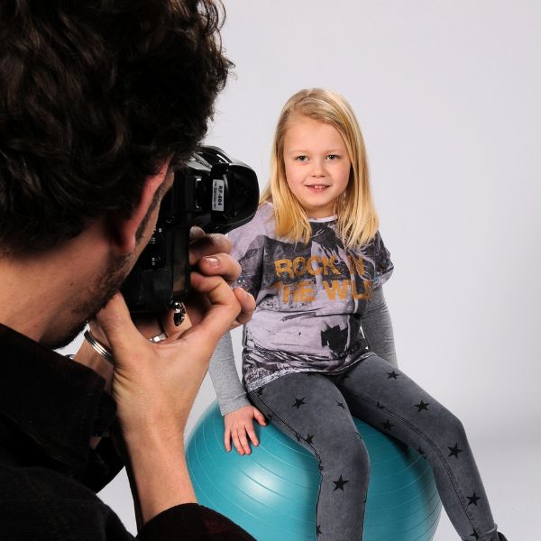 Een vrolijke schoolfoto begint met persoonlijke schoolfotografie